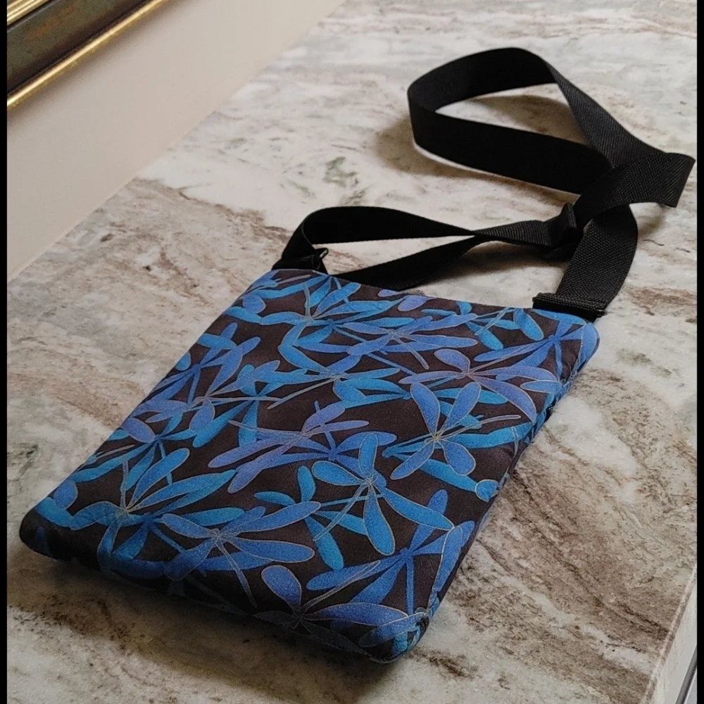 N/A padded tote